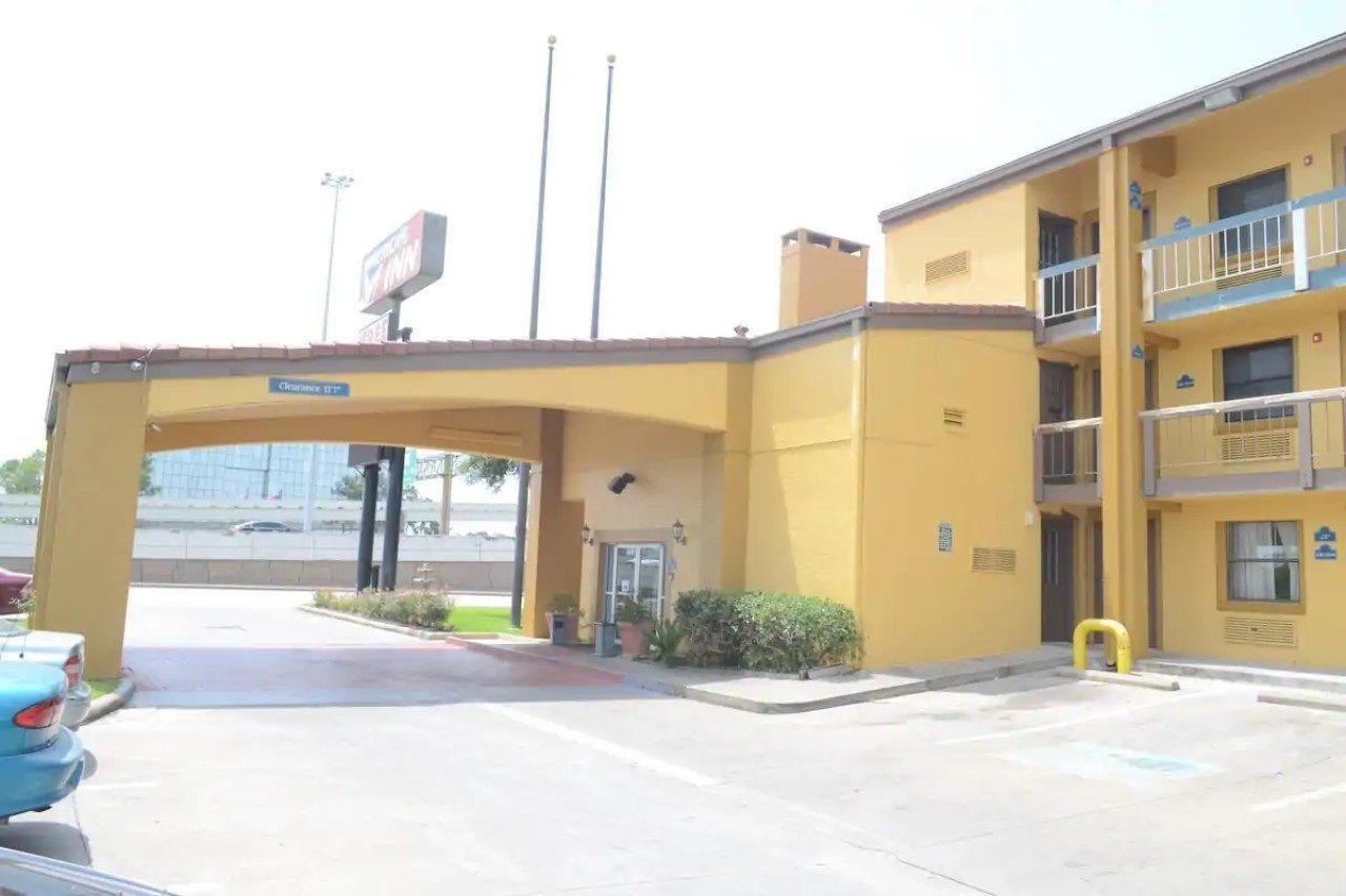America'S Inn Houston/Stafford /Sugarland Exterior photo