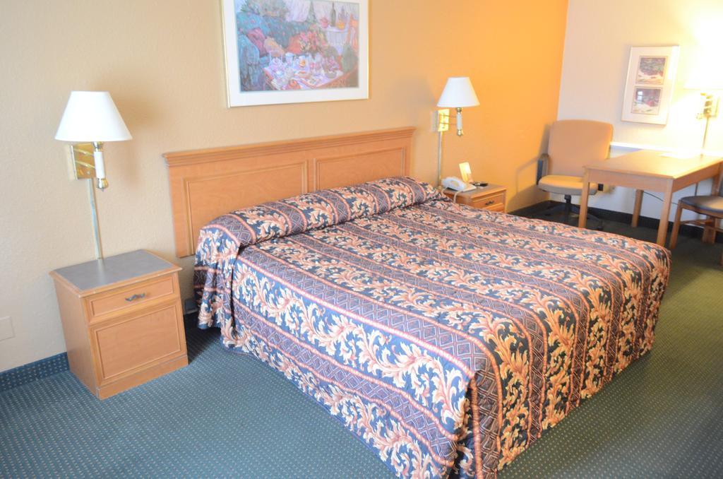 America'S Inn Houston/Stafford /Sugarland Room photo